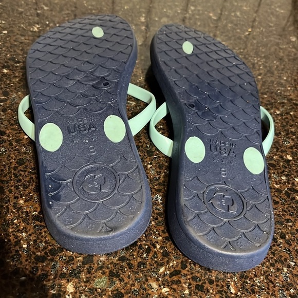 Mec shoreline womens flip flops size 8- new never used- blue beach pool sandals - Picture 3 of 5